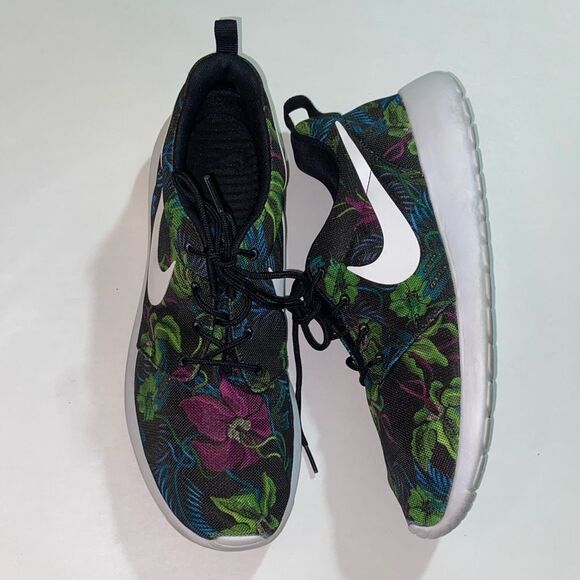 Nike  Rosherun Floral Print Fuchsia Flash Men Shoes Size 11.5 US - Picture 1 of 16